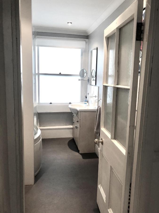 Lauras Townhouse Apartments Thomas Street Townhouse Бат Екстериор снимка