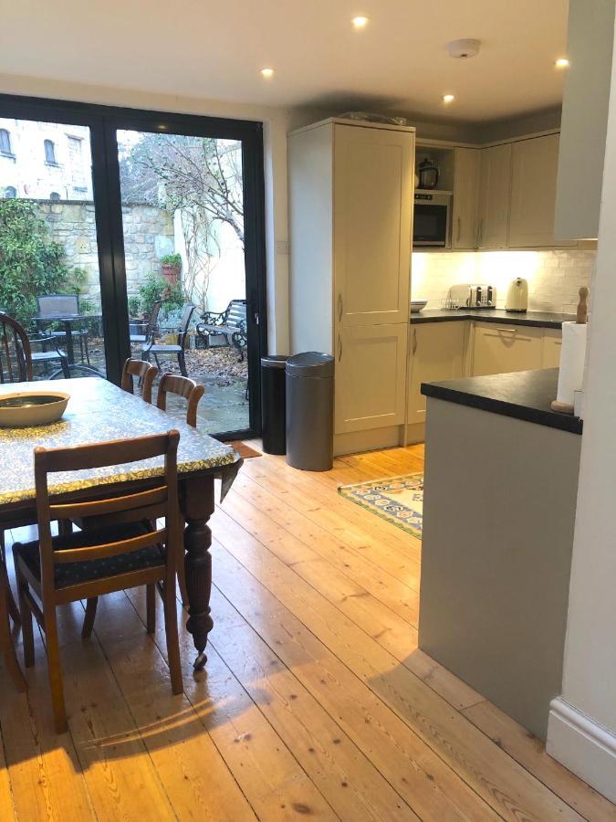 Lauras Townhouse Apartments Thomas Street Townhouse Бат Екстериор снимка